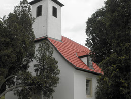 Kirchheizung durch beheizte Sitzpolster in der Kirche Erfurt-Rhoda