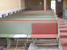 Kirchenheizung - Montage der Sitzbankheizung